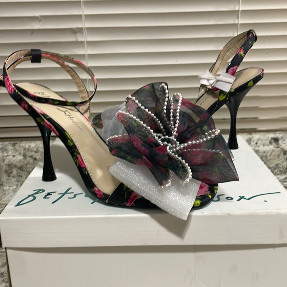 Betsey Johnson bow heel.